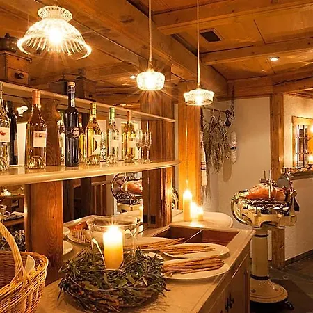 Italian Lifestyle & Osteria Chartreuse فندق هلترفنغن