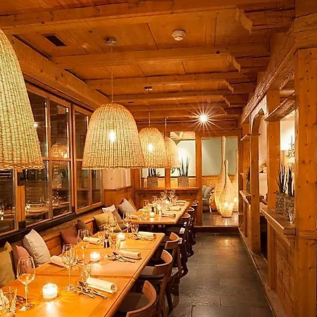 Italian Lifestyle & Osteria Chartreuse هلترفنغن
