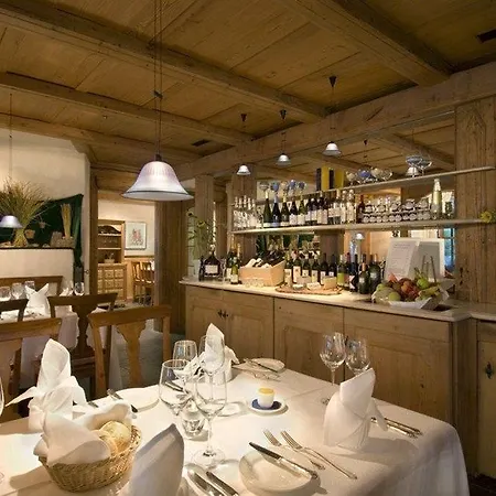 Italian Lifestyle & Osteria Chartreuse Hotell Hilterfingen