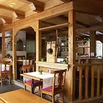 Italian Lifestyle & Osteria Chartreuse Hilterfingen