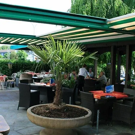 Italian Lifestyle & Osteria Chartreuse מלון Hilterfingen