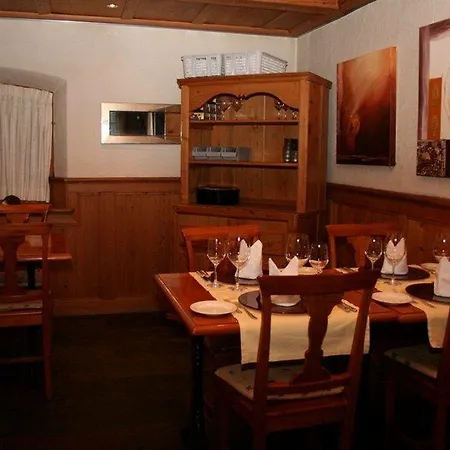 Italian Lifestyle & Osteria Chartreuse מלון Hilterfingen