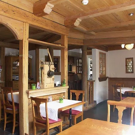 Italian Lifestyle & Osteria Chartreuse מלון Hilterfingen