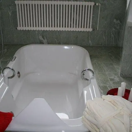 מלון Italian Lifestyle & Osteria Chartreuse Hilterfingen